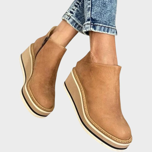 Zapatos cuña tapados